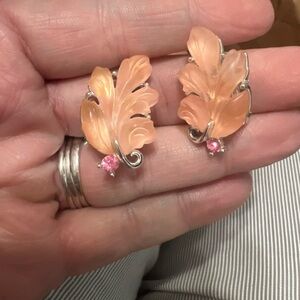 LISNER Vintage Pink Leaf/Feather & Stone Clip on earrings NEW